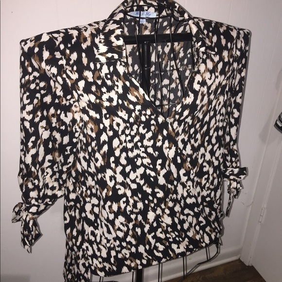 She+Sky size small animal print v neck flowy comfy soft ho low - Picture 1 of 8